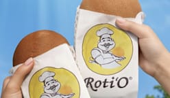 Tuai kecaman, Roti'O minta maaf usai viral tolak nenek-nenek bayar pakai uang tunai