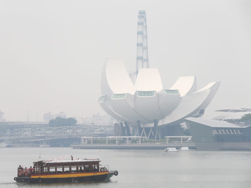 Haze seen at Marina Bay at 3pm on Aug 26, 2016. Photo: Ooi Boon Keong