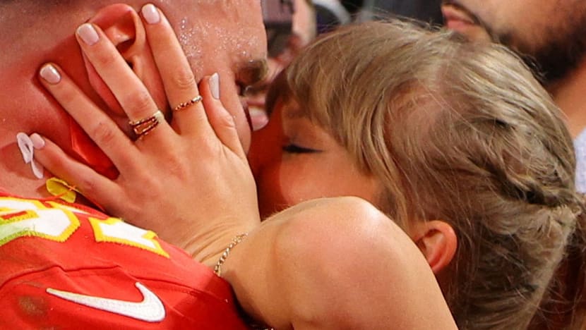 Taylor Swift resmi menikah dengan Travis Kelce, Adam Sandler jadi penghulunya