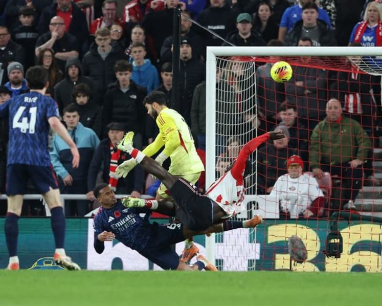 Sunderland halt Arsenal's winning run with last-gasp 2-2 draw