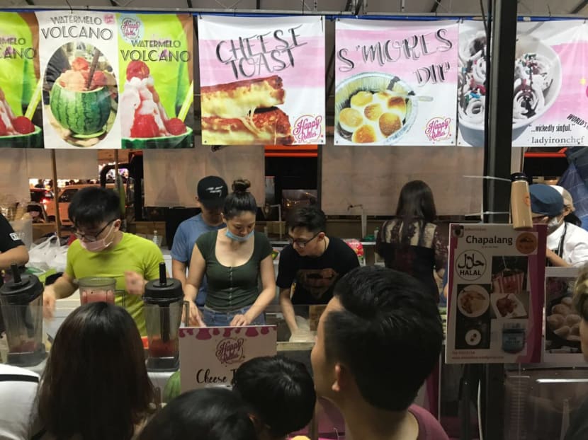 More young people setting up pasar malam stalls