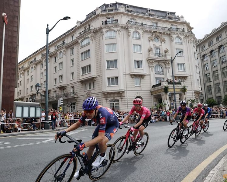 No Vuelta stage 11 winner after protesters disrupt finish line