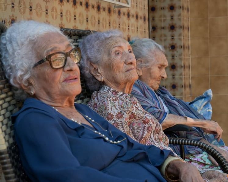 Scientists seek clues to longevity from three Brazilian sisters over 100