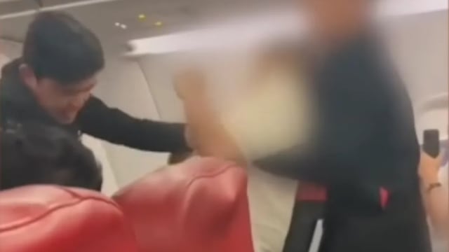 泰国陆军中尉客机上失控 疑试图打开舱门