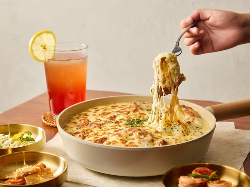 Famous Korean braised chicken chain opens first Singapore outlet at Boat Quay Famous Korean braised chicken chain opens first Singapore outlet at Boat Quay