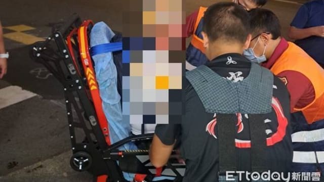 24年前因妹冲凉太久将她杀害  台男子出狱后再持刀袭警
