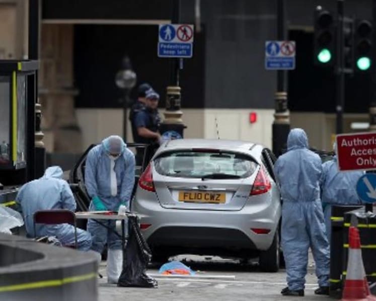 Police probe 'terrorist' car attack outside UK parliament