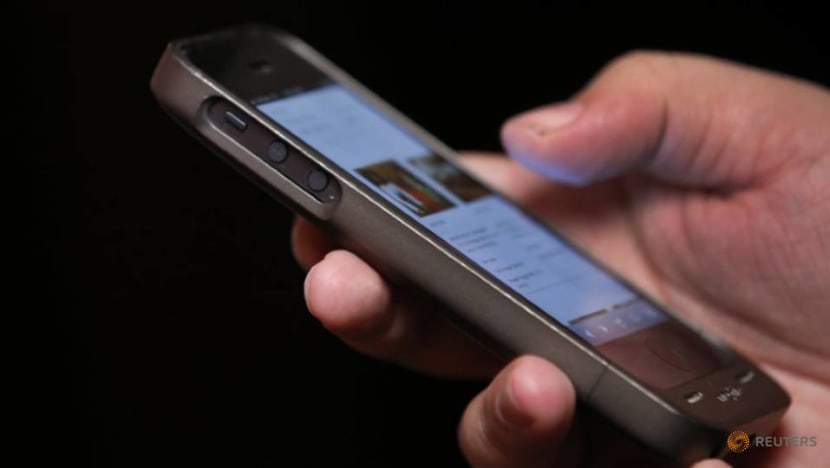 Taxi driver fined S$8,000 for sending 11-year-old girl sexual messages Taxi driver fined S$8,000 for sending 11-year-old girl sexual messages