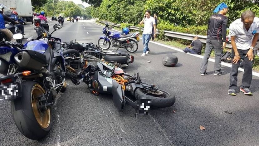 4 cedera dalam kemalangan 7 kenderaan di BKE - kemalangan berangkai ke-2 di S'pura hari ini 4 cedera dalam kemalangan 7 kenderaan di BKE - kemalangan berangkai ke-2 di S'pura hari ini