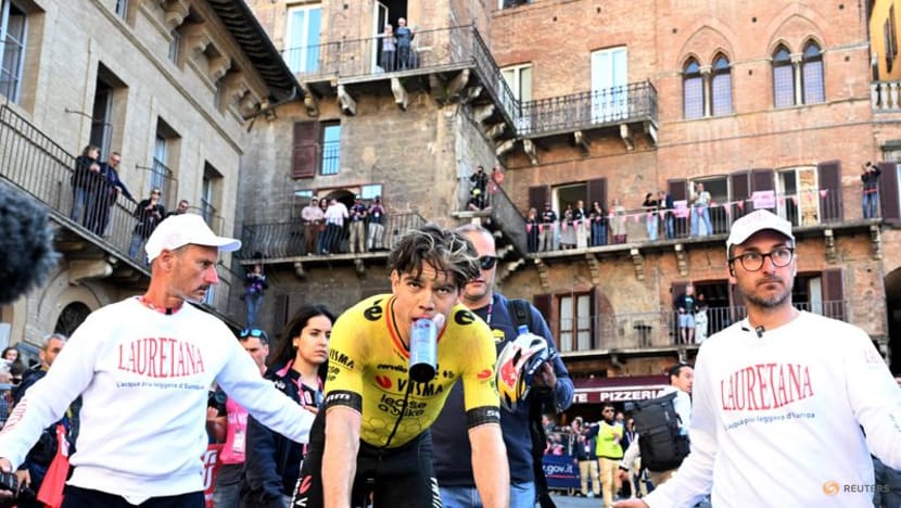 Van Aert battles to win Giro stage nine, Del Toro takes leader's jersey Van Aert battles to win Giro stage nine, Del Toro takes leader's jersey