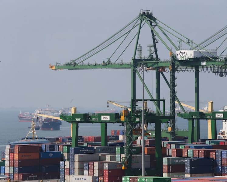 Singapore’s exports rebound 6.8% in December