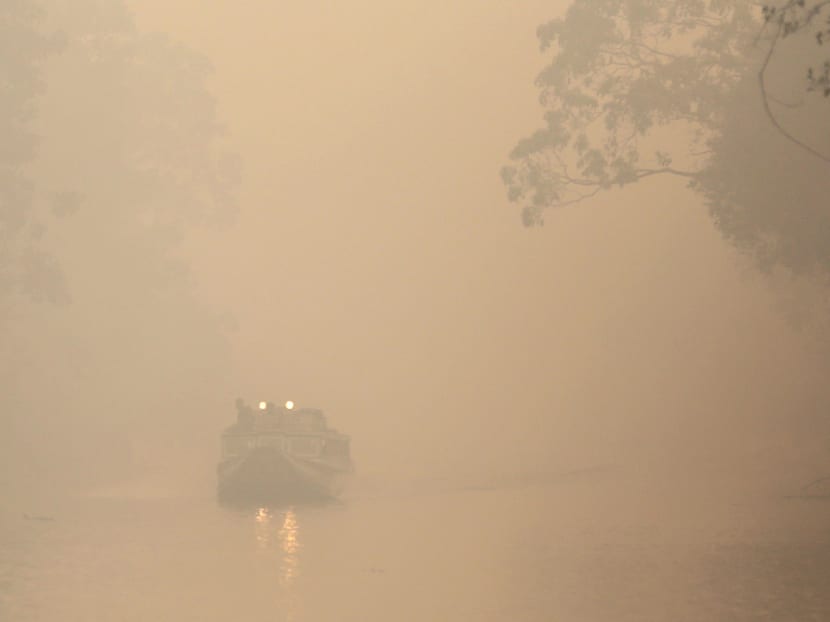 A wooden boat is seen on Air Sugihan river during haze shrouds in Ogan Komering Ilir, Indonesia's South Sumatra province, October 7, 2015 in this picture taken by Antara Foto. Photo: Reuters A wooden boat is seen on Air Sugihan river during haze shrouds in Ogan Komering Ilir, Indonesia's South Sumatra province, October 7, 2015 in this picture taken by Antara Foto. Photo: Reuters