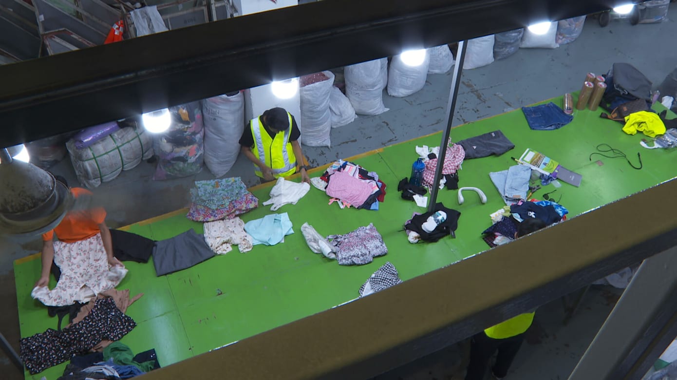 旧衣回收量两年翻倍 本地二手服装市场持续增长