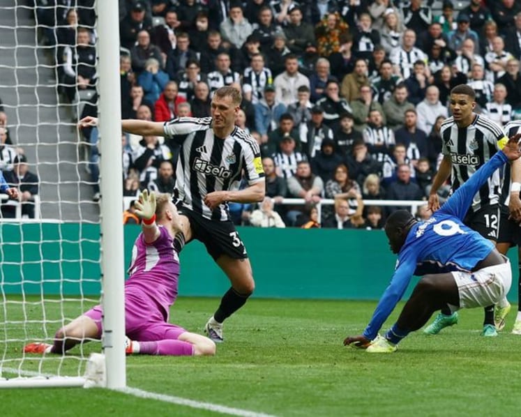 Sunderland stun Newcastle with late Brobbey winner in dramatic Tyne-Wear derby