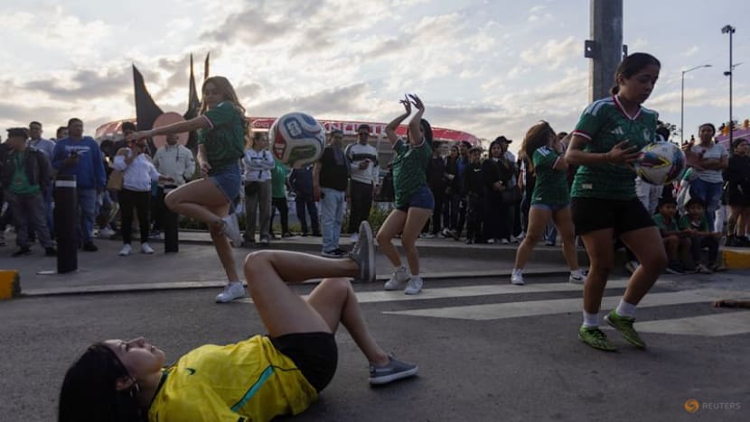Fans flock to Azteca reopening, brushing off tensions ahead of World Cup