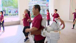 SG cipta robot pembantu pertama seumpamanya bantu warga emas