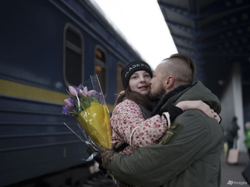 Despite war, some Ukrainian families reunite for New Year