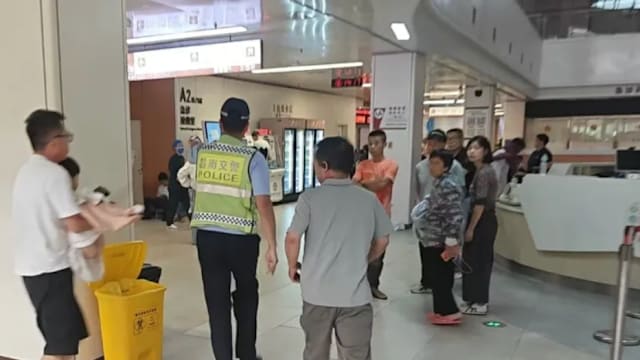 五岁男童遭菜刀切断脚趾 交警开路抢回黄金时间