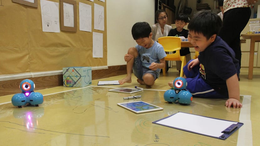 Introducing circuitry, robots to pre-schoolers