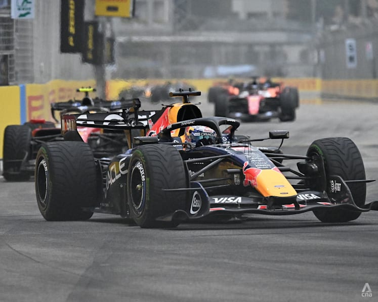 Motor racing-Verstappen wins Singapore sprint after chaotic start in wet conditions Motor racing-Verstappen wins Singapore sprint after chaotic start in wet conditions