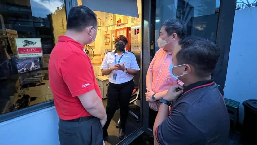 Pemandu lelaki dipercayai gilis kaki pengawal keselamatan kondominium, aduan polis difailkan Pemandu lelaki dipercayai gilis kaki pengawal keselamatan kondominium, aduan polis difailkan