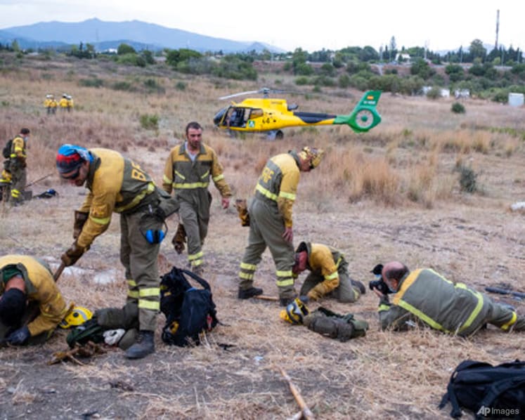 Rainfall helps firefighters control southern Spain's inferno