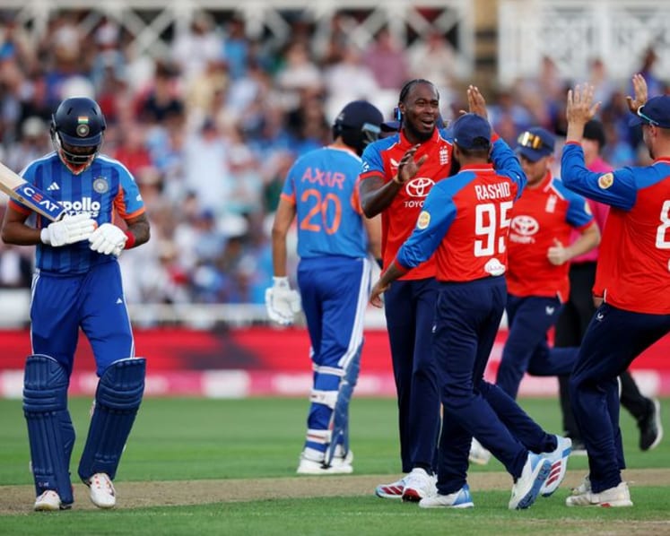 India blown away by England pace