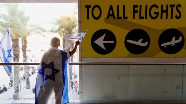 主要国际航空公司暂停或取消 来往以色列特拉维夫航班服务