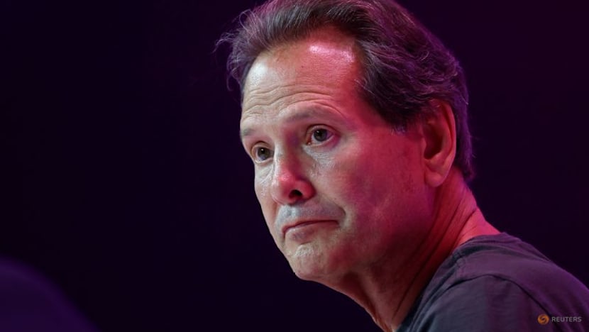 Verizon names former PayPal boss Dan Schulman as CEO