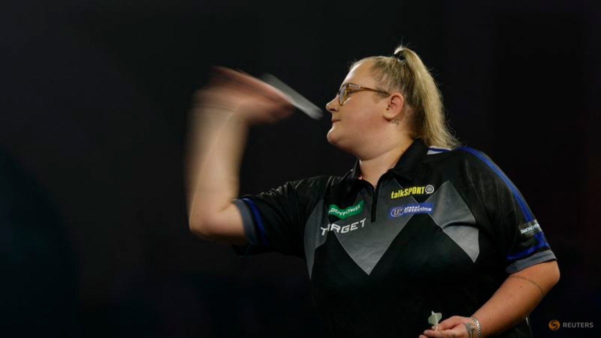 Darts-Greaves beats Smith 8-7 to become first woman to win a PDC ranking title