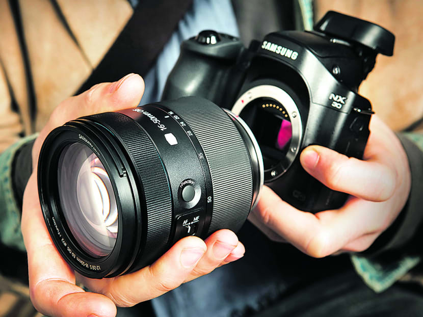 Samsung NX30 review: Sturdy, speedy, lightweight