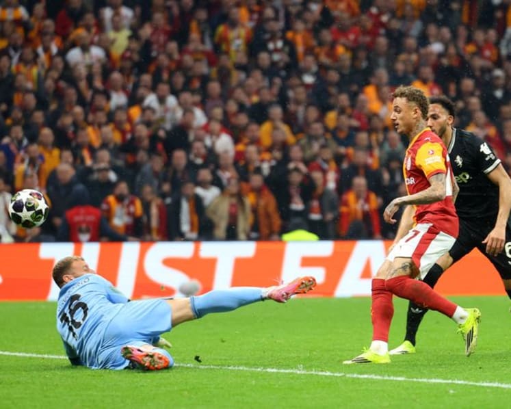 Galatasaray hammer 10-man Juventus 5-2 in Champions League playoff thriller