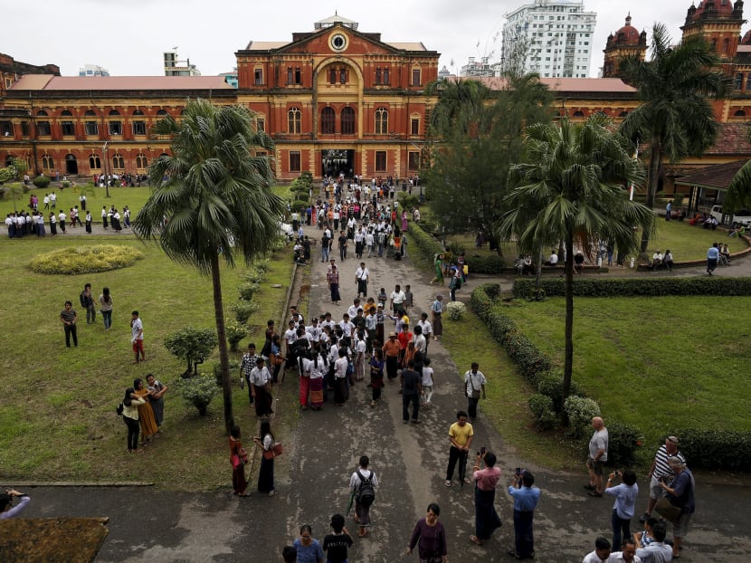 Gallery: Hundreds in Yangon pay respect to assassinated leader Aung San in 68th death anniversary