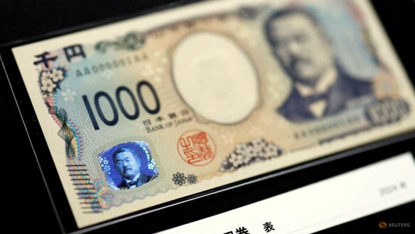 Japan's yen sinks as spike in crude oil overpowers safe-haven appeal Japan's yen sinks as spike in crude oil overpowers safe-haven appeal