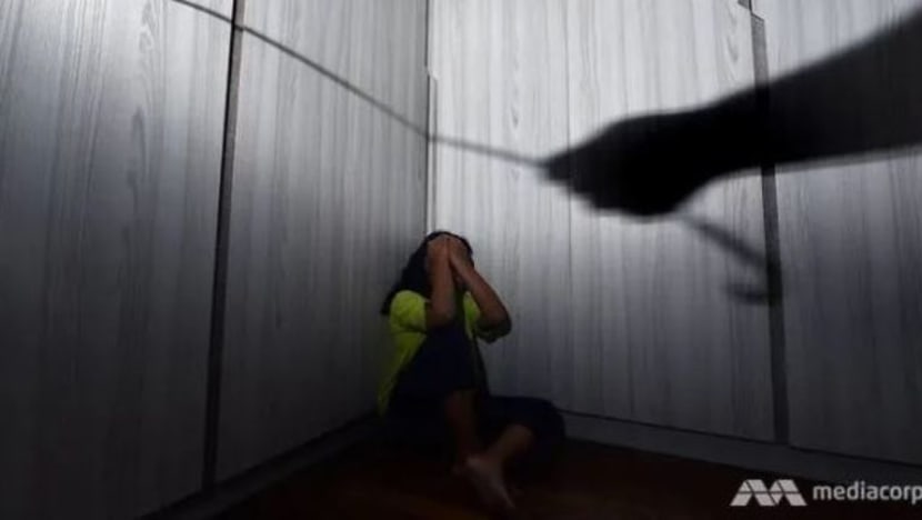 Lelaki didakwa pukul budak perempuan dengan tali pinggang, tampar mukanya Lelaki didakwa pukul budak perempuan dengan tali pinggang, tampar mukanya