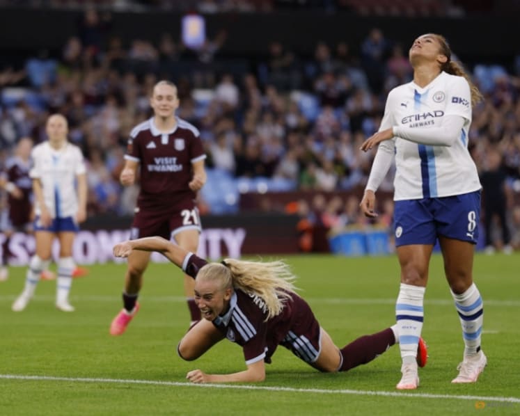 Manchester City hammer Aston Villa to go top of WSL