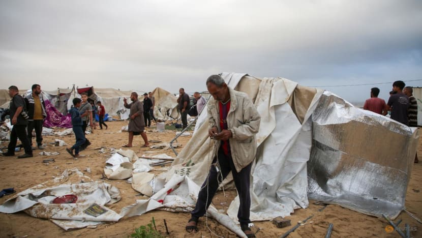 Israel kills at least 40 in Gaza, tanks deepen raid in the north Israel kills at least 40 in Gaza, tanks deepen raid in the north