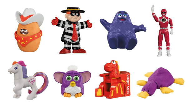 8 DAYS Exclusive Win McDonald s Limited Edition 40th Anniversary Happy Meal Toys TODAY