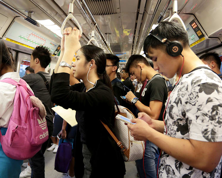 Commitment, reminders necessary to change attitudes to off-peak travel