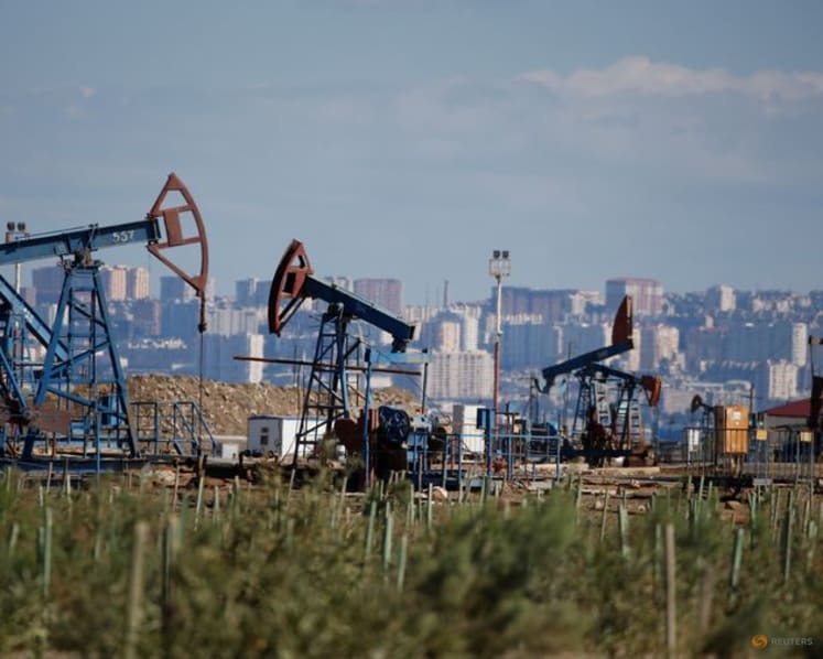 Oil prices extend gains as US and Iran trade fresh strikes