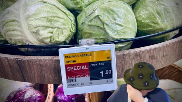 超市包菜折扣5分钱 网民：省下的钱可买塑料袋装菜