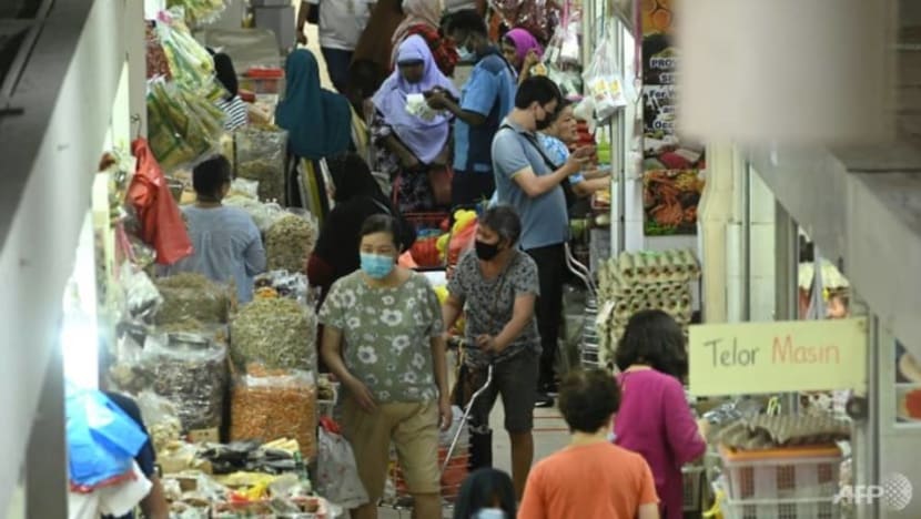 Pengendali makanan di pasar basah hanya perlu pakai pelitup jika kendali makanan siap dimakan, sudah dimasak Pengendali makanan di pasar basah hanya perlu pakai pelitup jika kendali makanan siap dimakan, sudah dimasak