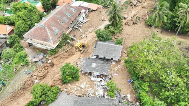 泰国普吉岛暴雨引发洪灾土崩 已致10死19伤