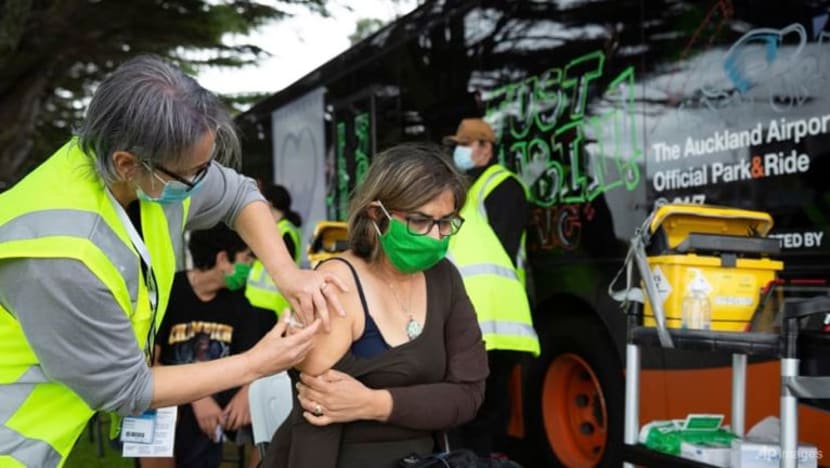 Petugas jagaan kesihatan, guru New Zealand diwajibkan divaksin Petugas jagaan kesihatan, guru New Zealand diwajibkan divaksin