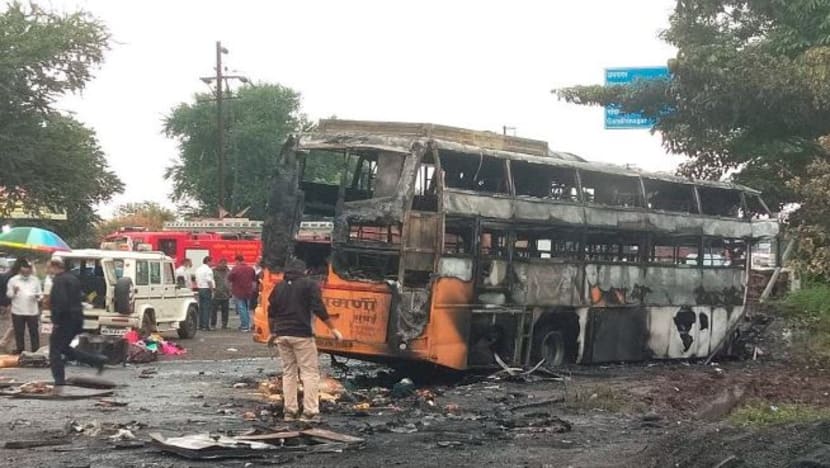 Sekurang-kurangnya 12 maut, lebih 30 cedera dalam kebakaran bas di India 