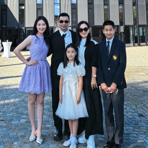 难得一见!赵文卓17岁女儿毕业于瑞士“全球最贵”名校