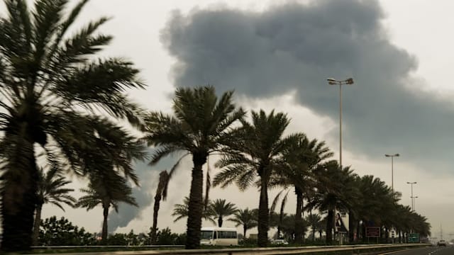 德黑兰媒体设施遇袭后 伊朗向海湾铝厂发动导弹与无人机攻击