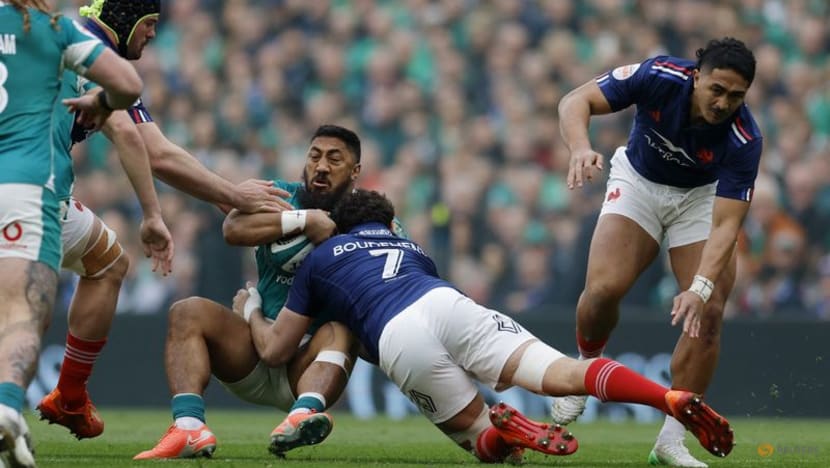 France crush Ireland to move into Six Nations pole position