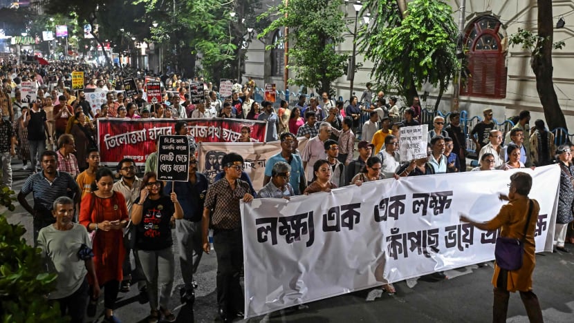 "மாநில அரசாங்கம் சொன்னபடிச் செய்யவில்லை" - மீண்டும் வேலைநிறுத்தப் போராட்டத்தில் கொல்கத்தா மருத்துவர்கள் "மாநில அரசாங்கம் சொன்னபடிச் செய்யவில்லை" - மீண்டும் வேலைநிறுத்தப் போராட்டத்தில் கொல்கத்தா மருத்துவர்கள்