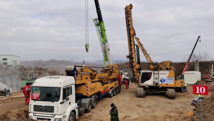 15 more days to reach trapped China mine workers, authorities say